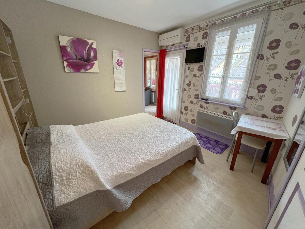 Les Meubles Du Rocher - Pres Du Parc Le Pal Bourbon-Lancy Exterior photo